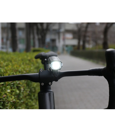 Cateye AMPP 1300 – mocna lampa rowerowa LED
