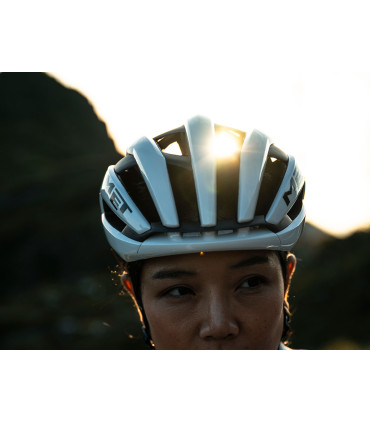 MET Trenta 3K Carbon – White Road Helmet – airy comfort